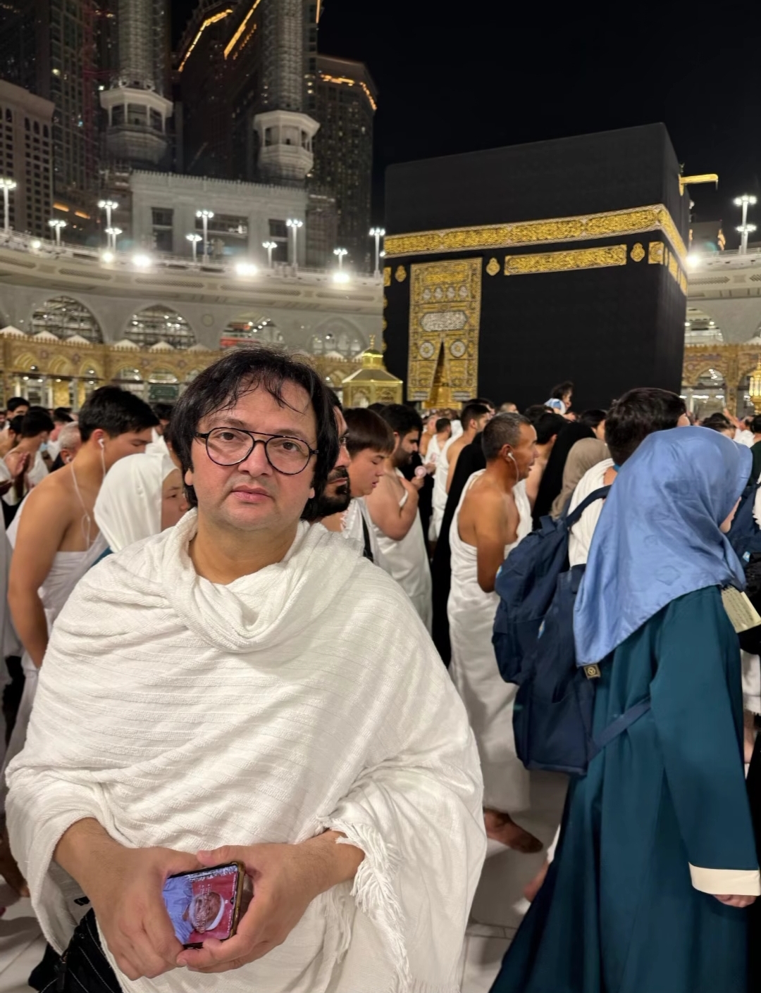 Rabeeca Khan Umrah Pictures with Family | Reviewit.pk