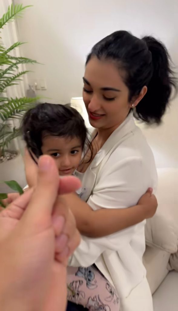 Sarah Khan & Falak Shabir's Cute Family Pictures & Instagram Reel