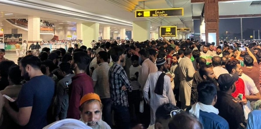 Arshad Nadeem Receives Warm Welcome At Lahore Airport