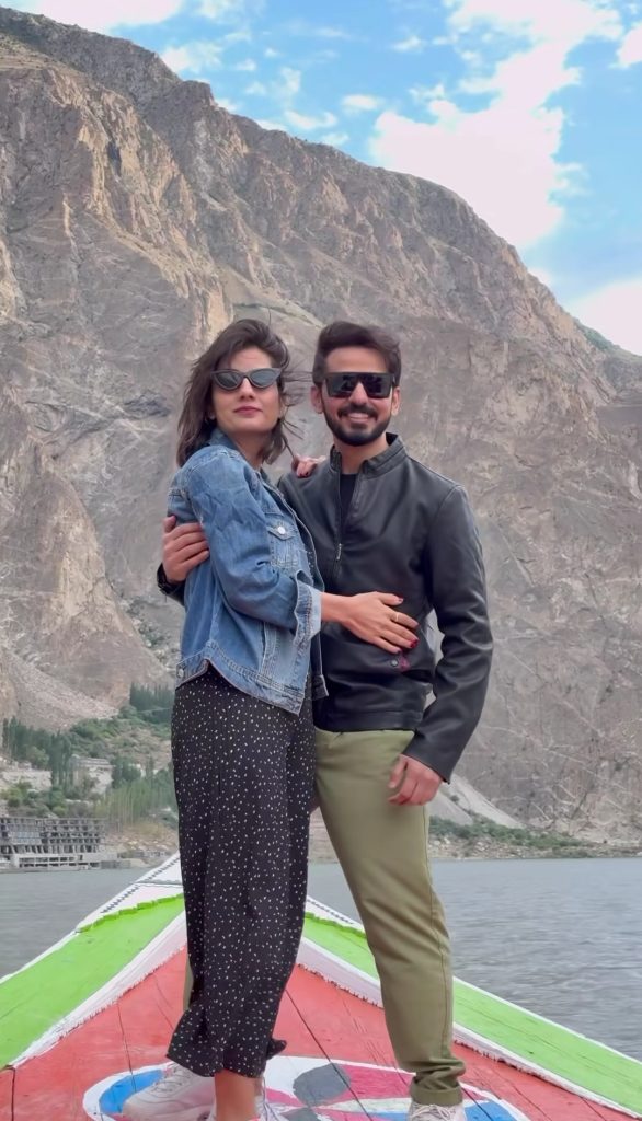 Bilal Qureshi & Uroosa Qureshi's Adorable Romantic Pictures from Attabad Lake