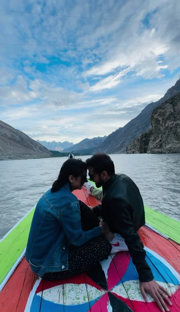 Bilal Qureshi & Uroosa Qureshi's Adorable Romantic Pictures from Attabad Lake