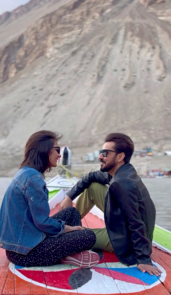 Bilal Qureshi & Uroosa Qureshi's Adorable Romantic Pictures from Attabad Lake