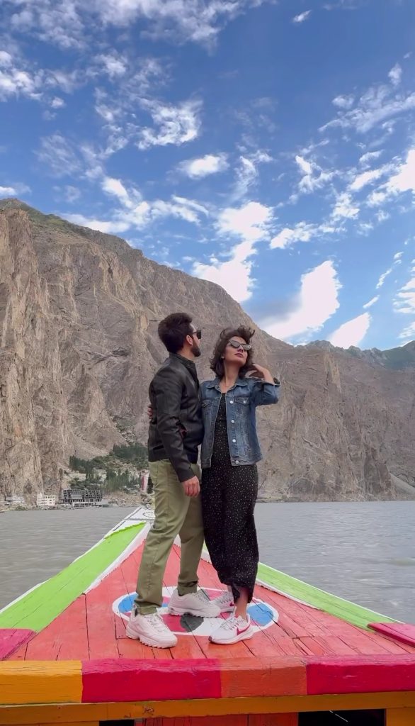 Bilal Qureshi & Uroosa Qureshi's Adorable Romantic Pictures from Attabad Lake