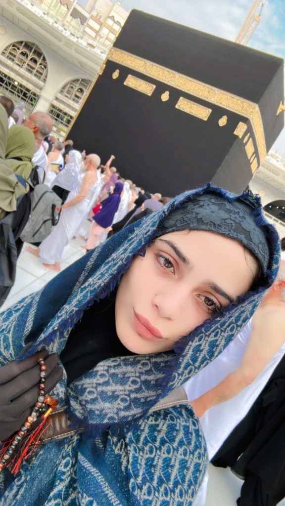 Aima Baig Performs Umrah After Concert In Jeddah