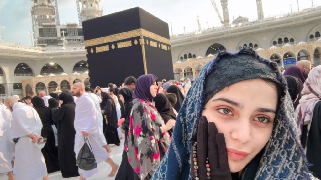 Aima Baig Performs Umrah After Concert In Jeddah