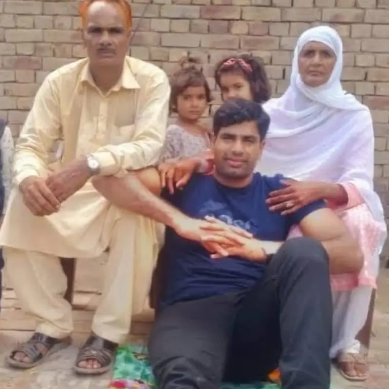 Olympic Champion Arshad Nadeem's Beautiful Family Pictures