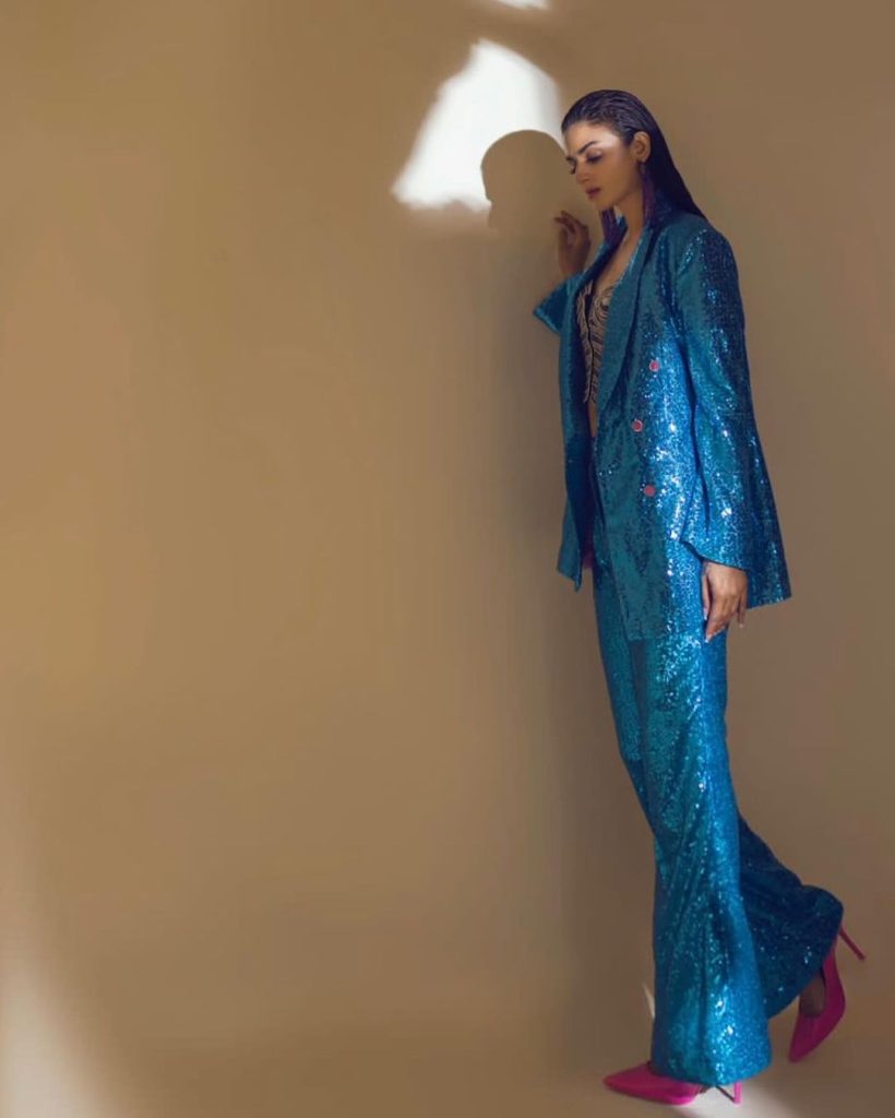 Hira Mani's Sparkly Suit Stirs Debate