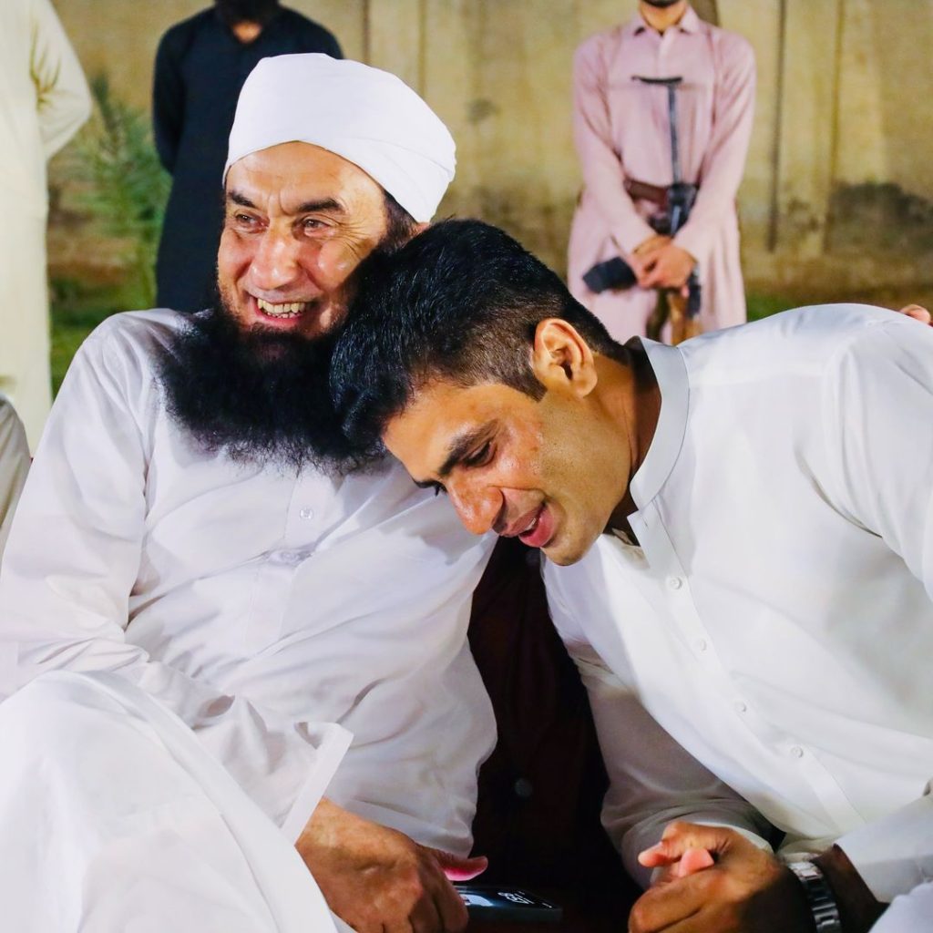 Arshad Nadeem's Heartwarming Interaction With Maulana Tariq Jamil