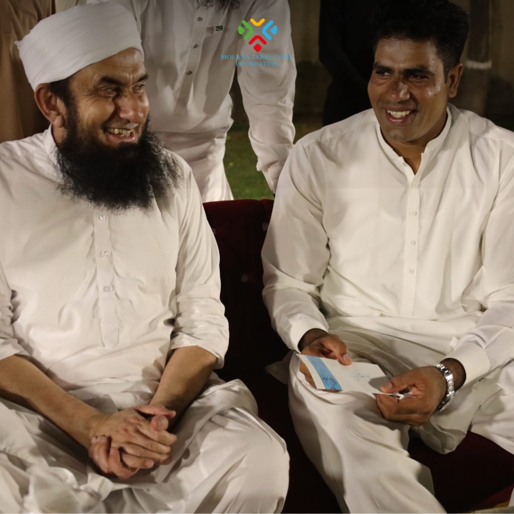 Arshad Nadeem's Heartwarming Interaction With Maulana Tariq Jamil