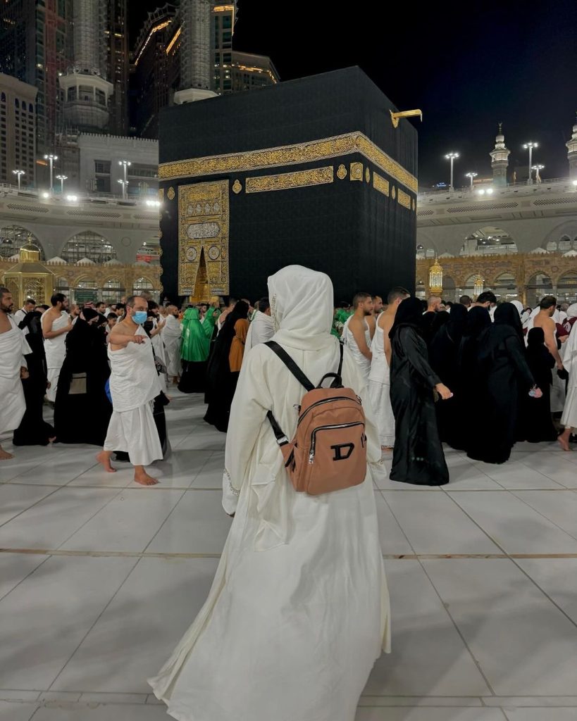 Rabeeca Khan Umrah Pictures with Family