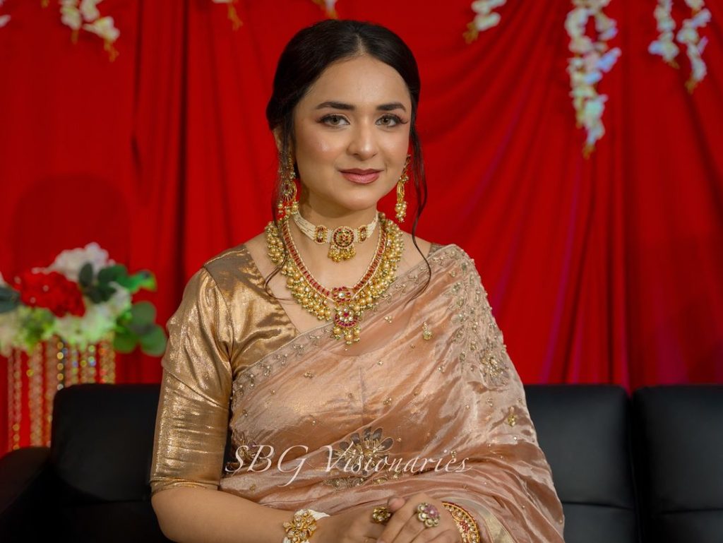 Yumna Zaidi's Latest Fashion Statement Disappoints Fans