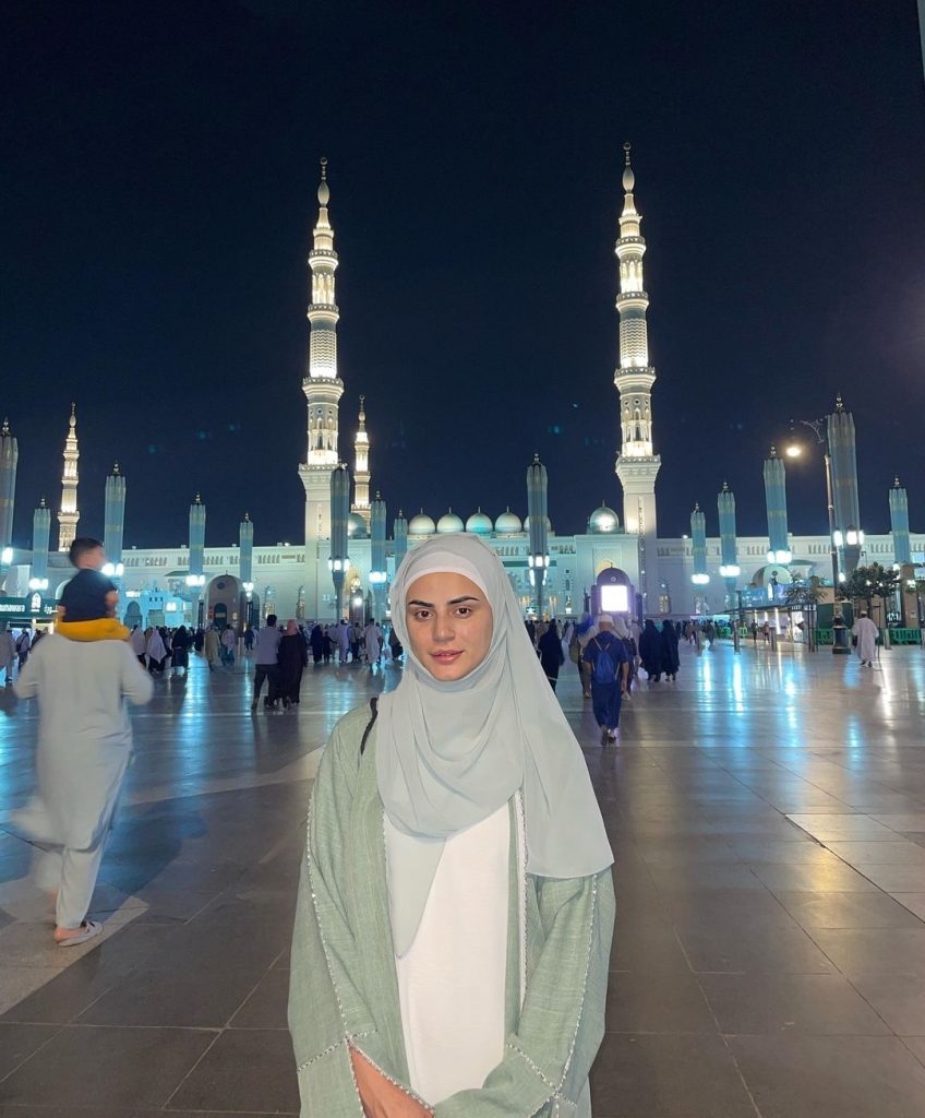 Zubab Rana Performs Umrah With Her Family