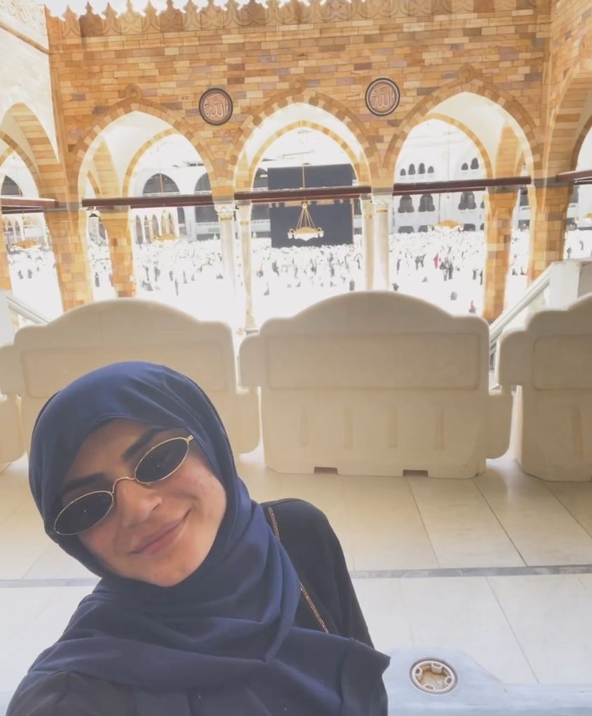 Zubab Rana Performs Umrah With Her Family