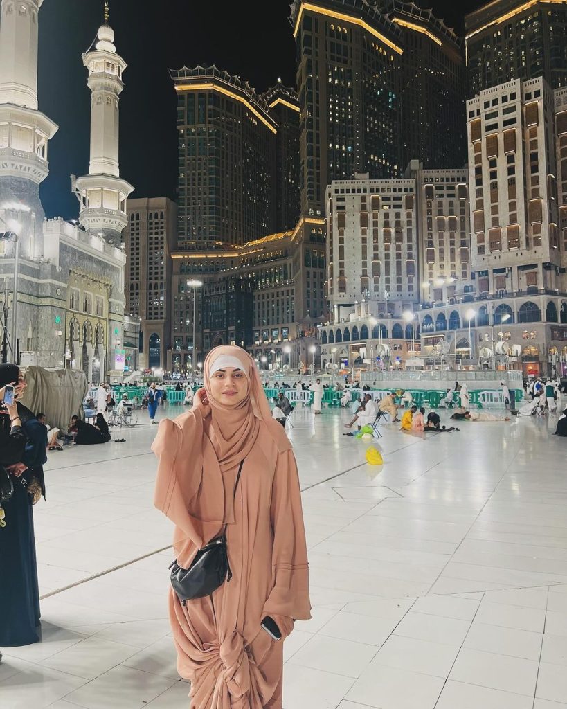 Zubab Rana Performs Umrah With Her Family