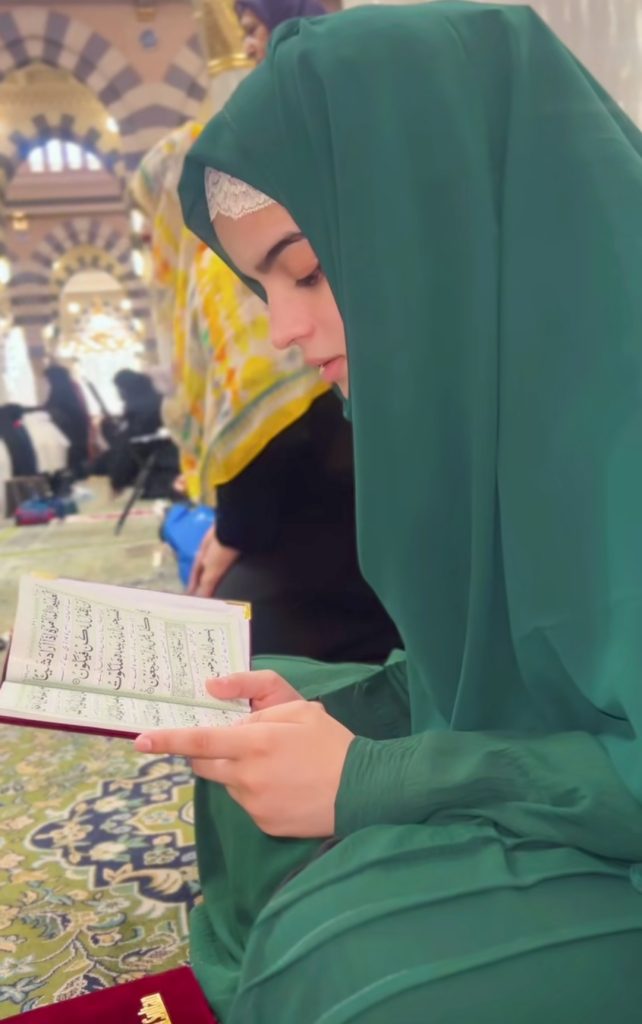 Syeda Aliza Sultan Pictures & Videos from Makkah and Madina