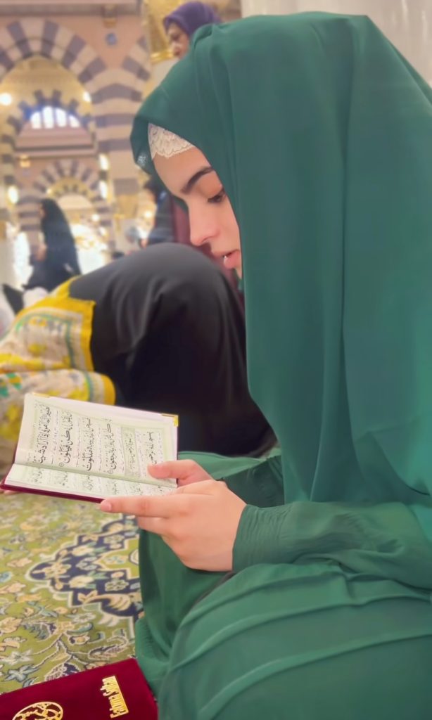 Syeda Aliza Sultan Pictures & Videos from Makkah and Madina