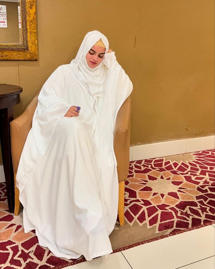 Syeda Aliza Sultan Pictures & Videos from Makkah and Madina