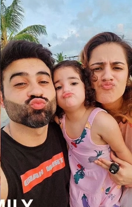 Faizan Sheikh's Adorable Family Pictures