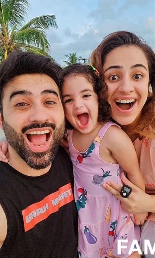 Faizan Sheikh's Adorable Family Pictures