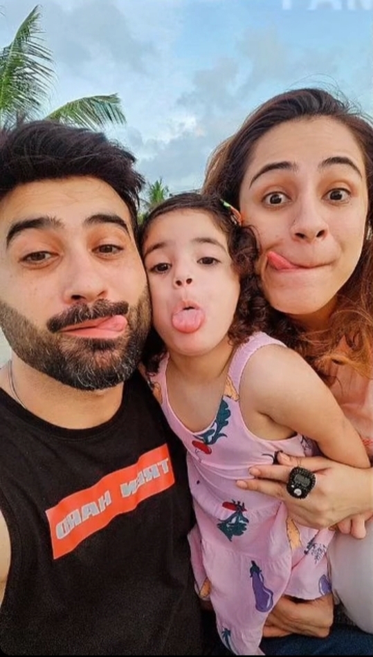 Faizan Sheikh's Adorable Family Pictures