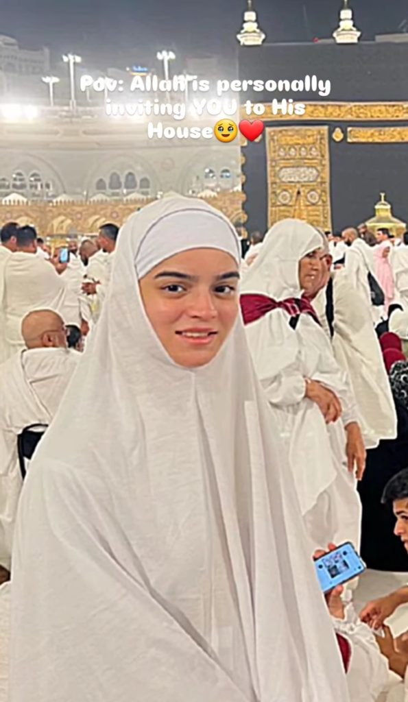 Syeda Aliza Sultan Pictures & Videos from Makkah and Madina