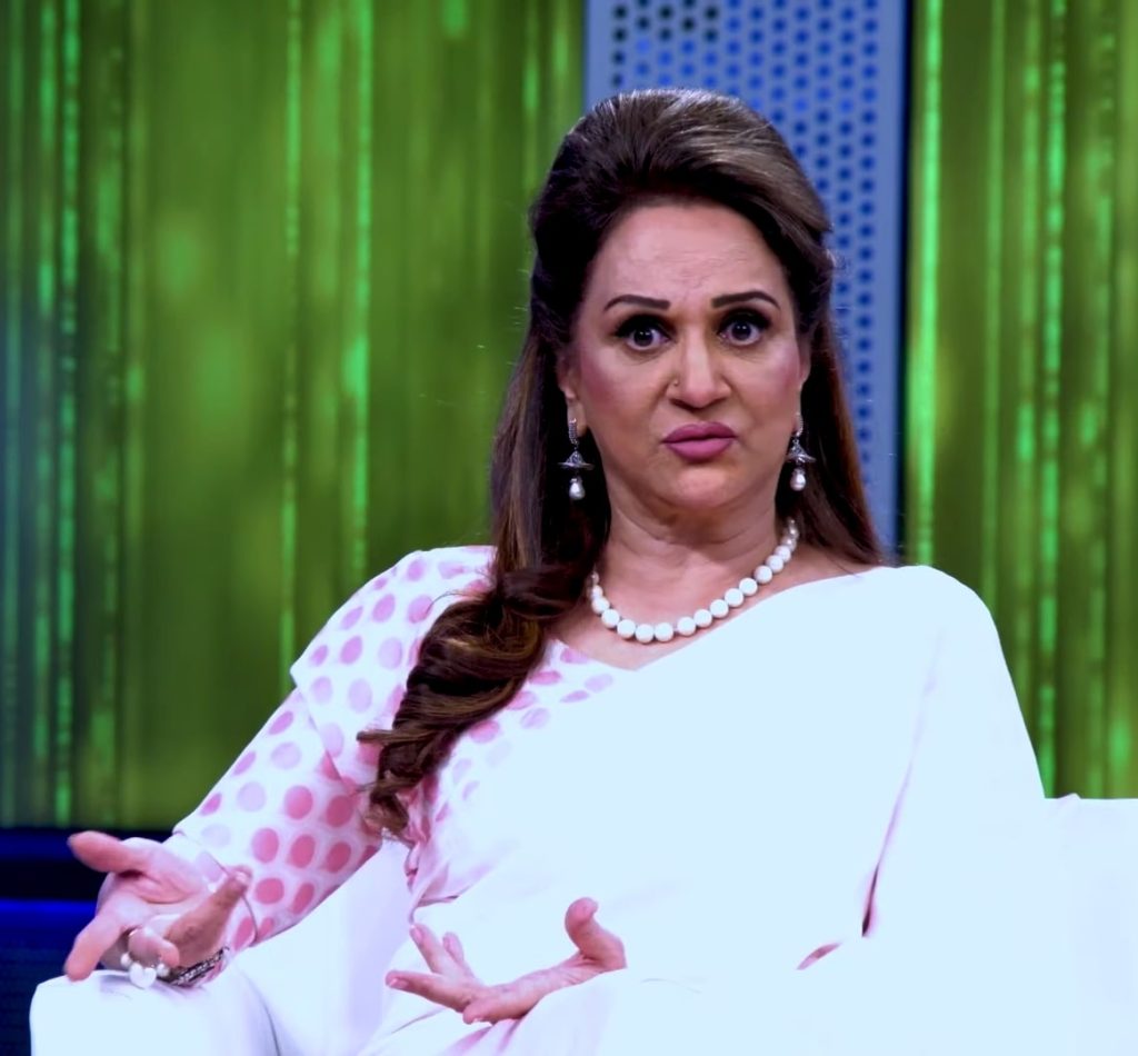 Bushra Ansari Is Not Happy With Chahat Fateh Ali Khan's Fame