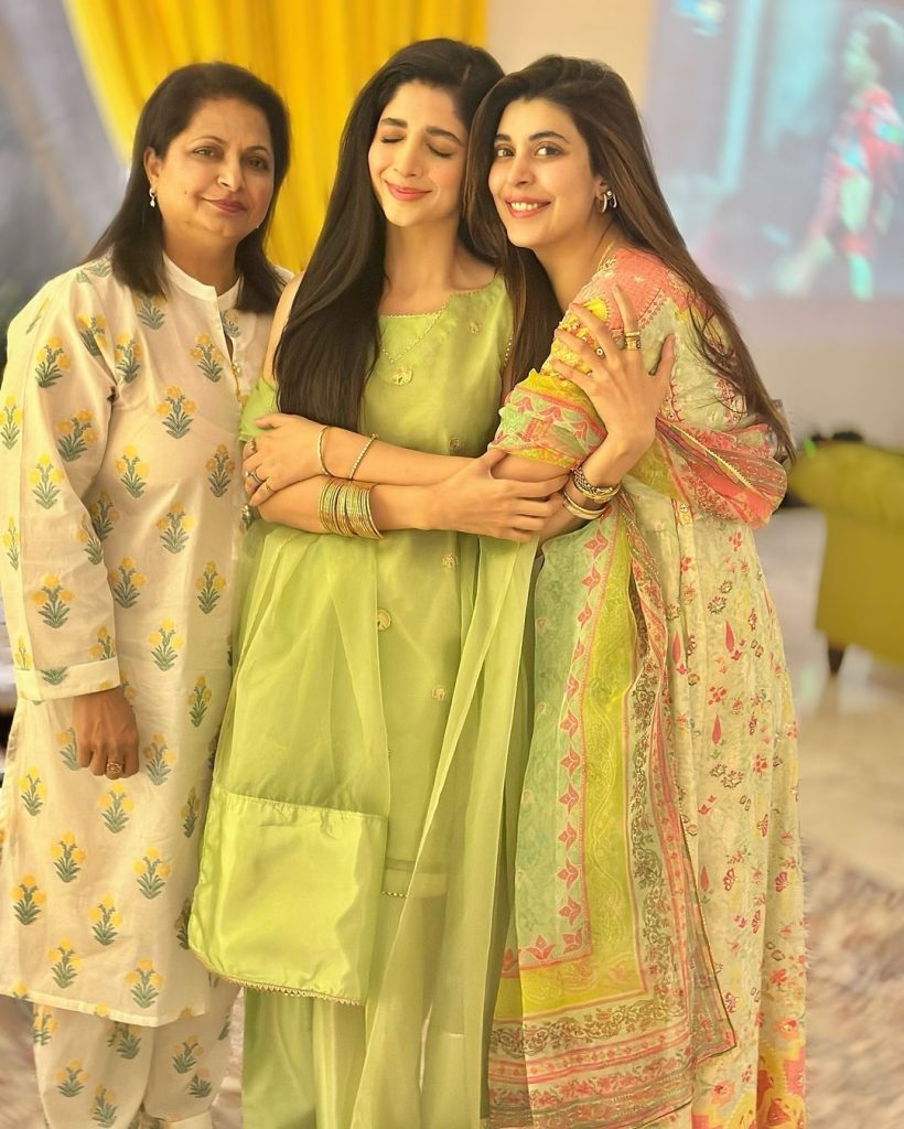 Urwa Hocane and Marwa Hocane New Pictures with Their Parents | Reviewit.pk