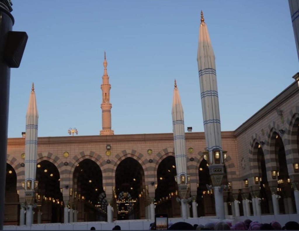 Cricketer Imad Wasim Performed Umrah with Family