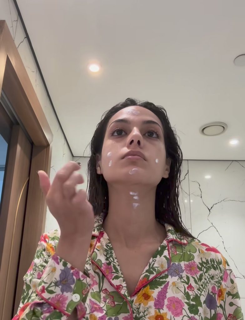 Iqra Aziz Shares Her Go To Make Up Look