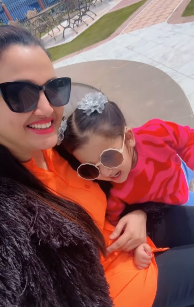 Kiran Tabeir Cute Pictures With Daughter from Murree