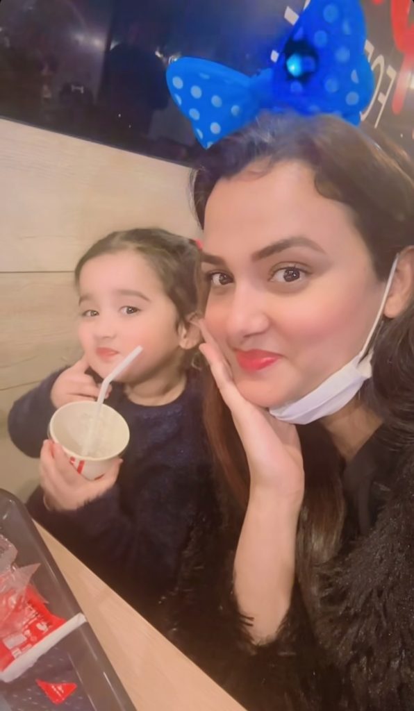 Kiran Tabeir Cute Pictures With Daughter from Murree