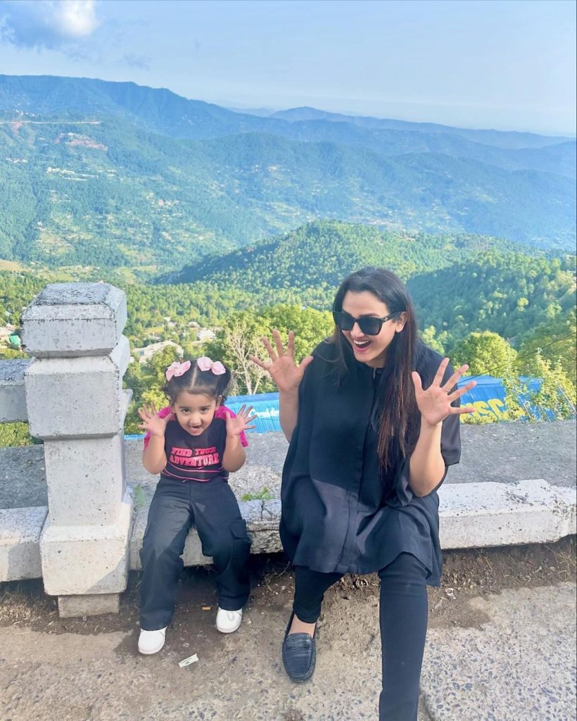 Kiran Tabeir Cute Pictures With Daughter from Murree