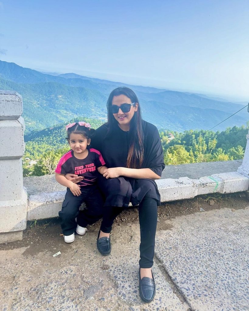 Kiran Tabeir Cute Pictures With Daughter from Murree