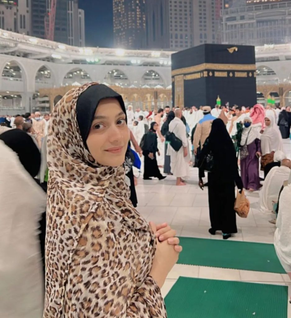 Zarnish Khan Saw Prophet Muhammad SAW In Her Dream