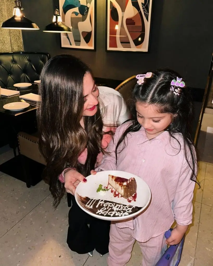 Aiman Khan Celebrates Her Birthday with Family