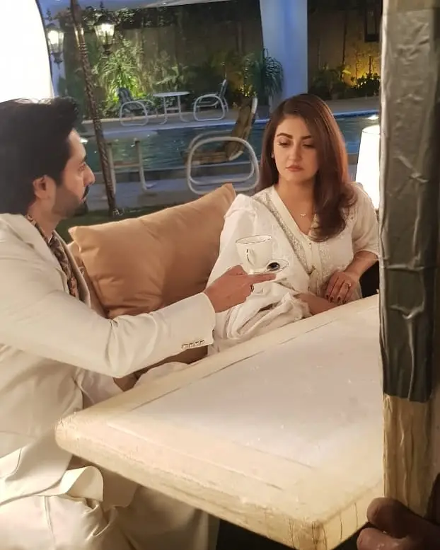 Hiba Bukhari Shares Memorable Pictures from Jaan Nisar Set