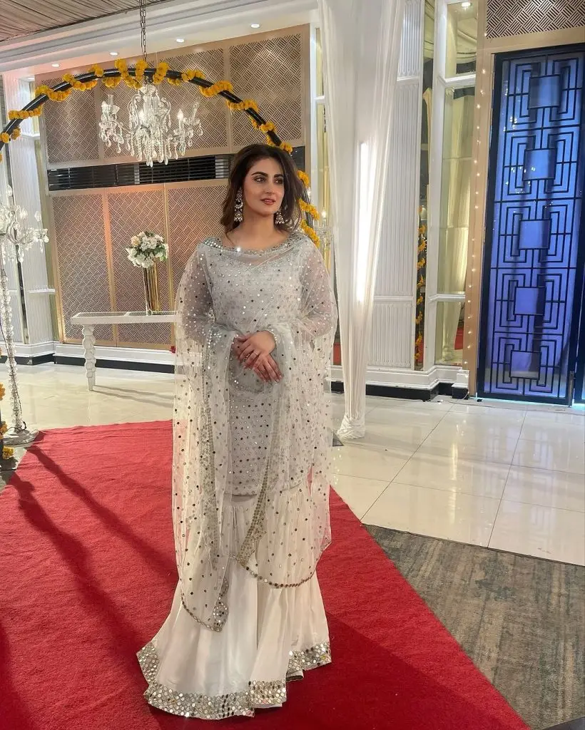 Hiba Bukhari Shares Memorable Pictures from Jaan Nisar Set