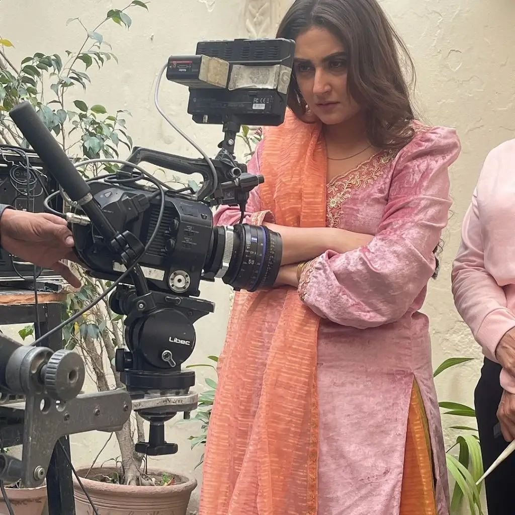 Hiba Bukhari Shares Memorable Pictures from Jaan Nisar Set