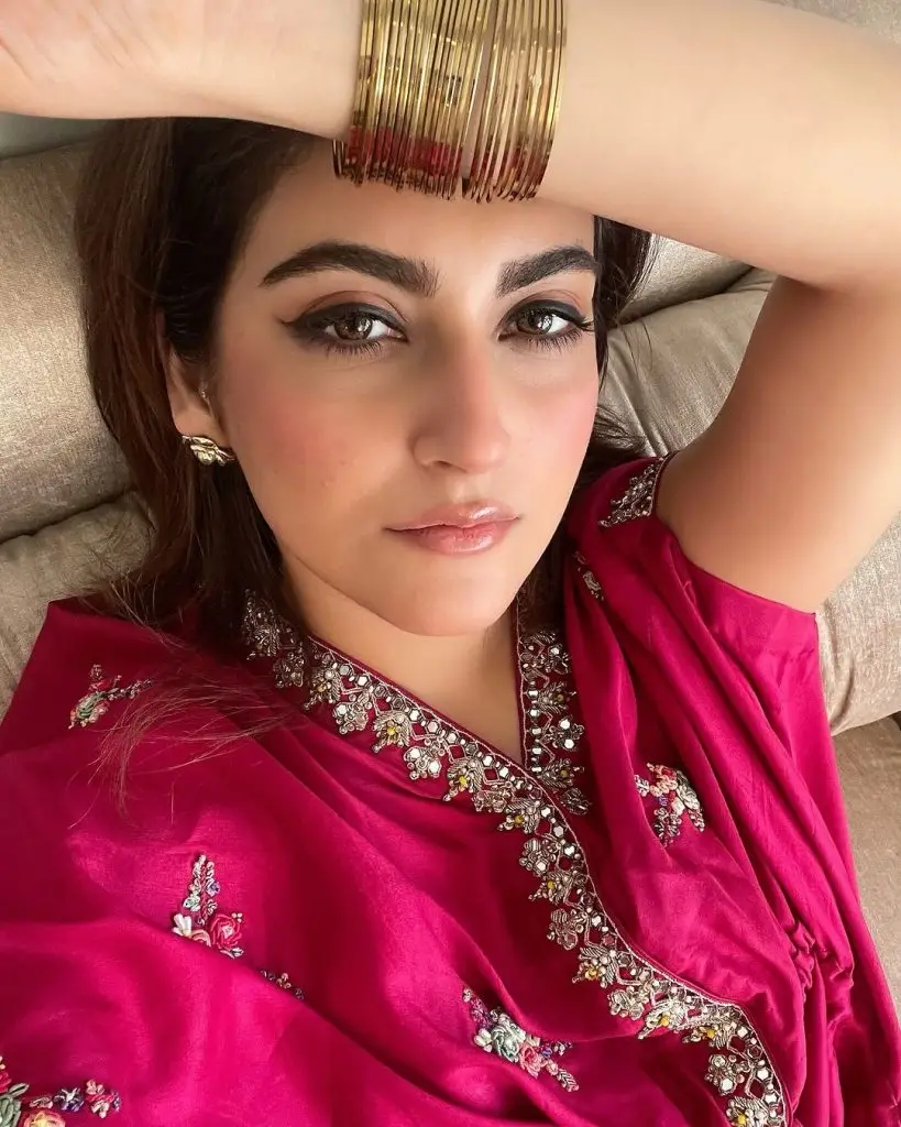 Hiba Bukhari Shares Memorable Pictures from Jaan Nisar Set