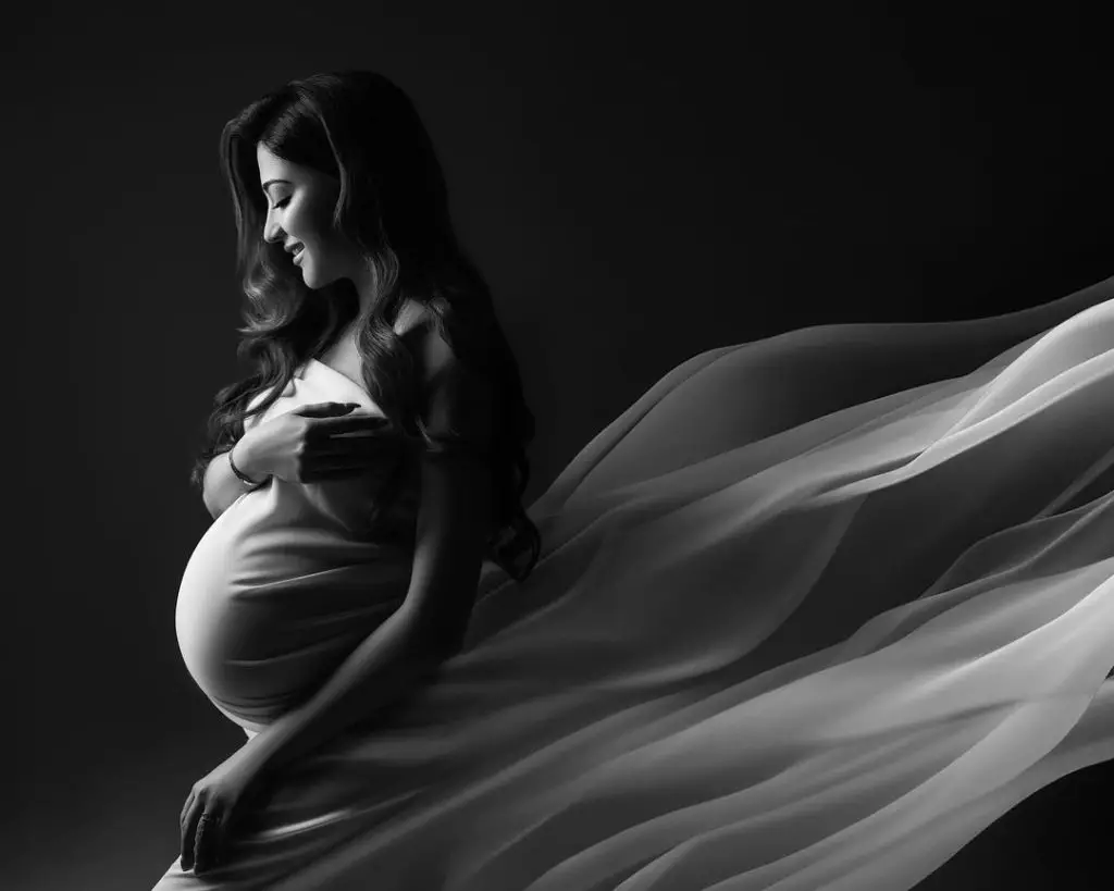 Aymen Saleem Pregnancy Photoshoot