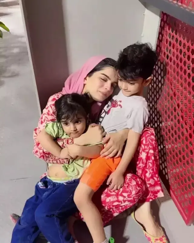 Aliza Sultan calls Feroze Khan and family.