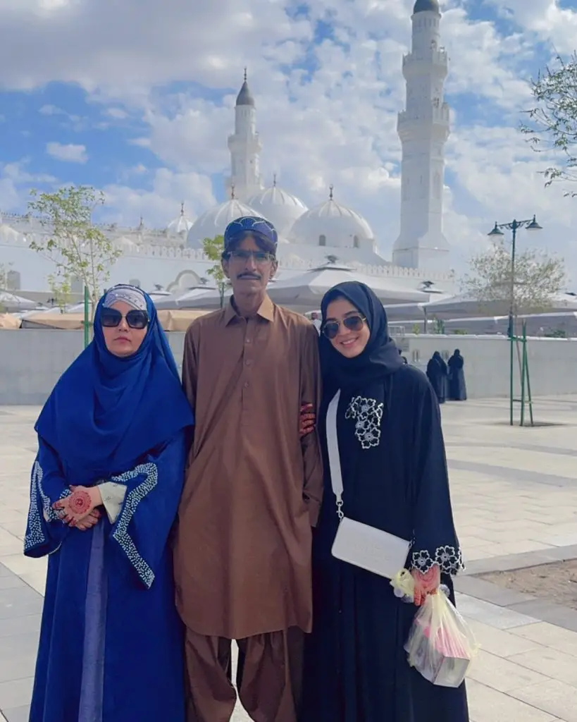 Laiba Khan Performs Umrah With Family