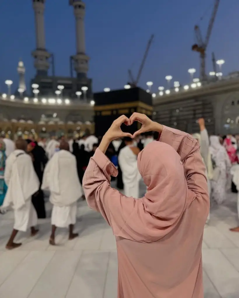 Maya Ali Shares Beautiful Pictures from Her Umrah