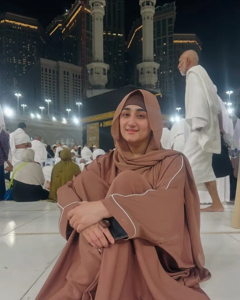 Singer Nimra Mehra Performs Umrah