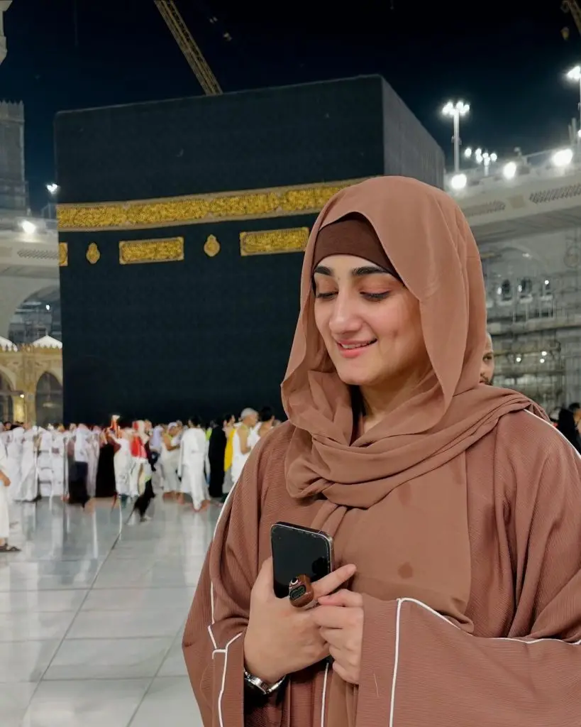 Singer Nimra Mehra Performs Umrah