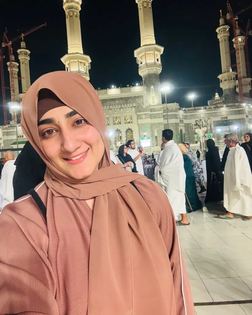 Singer Nimra Mehra Performs Umrah