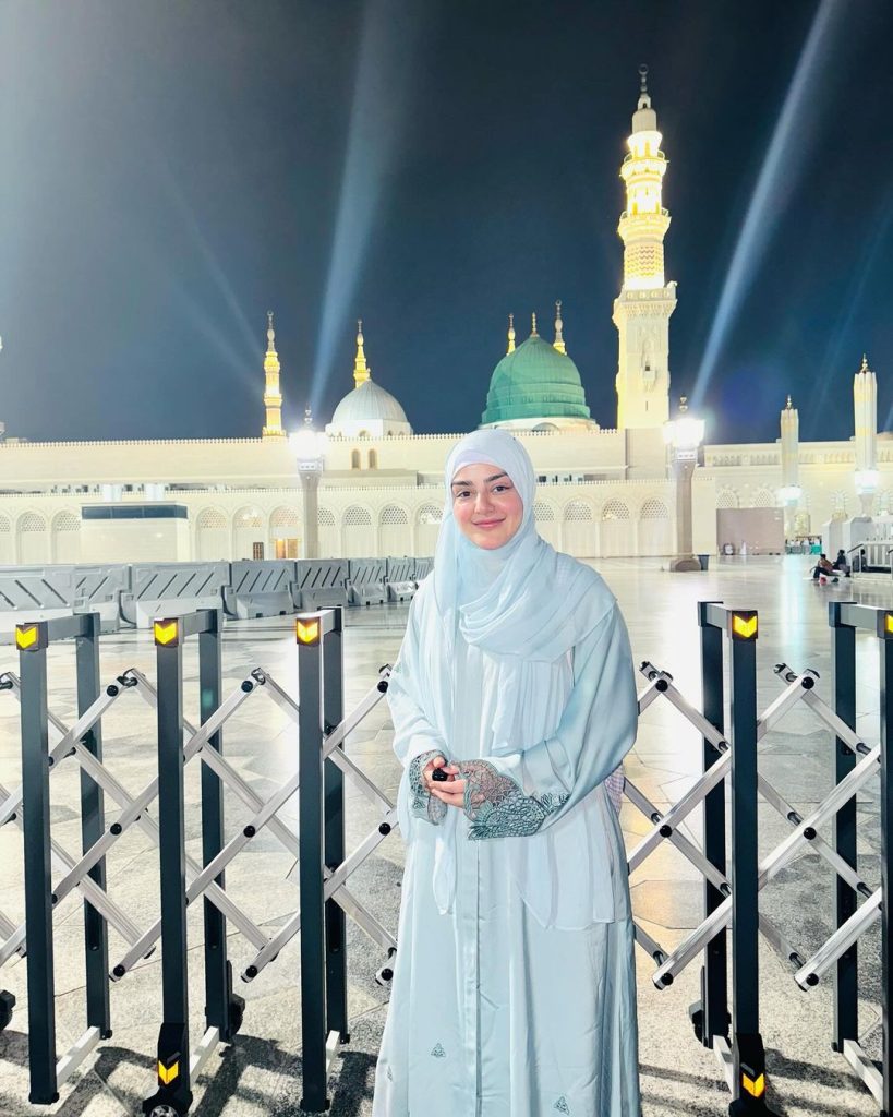 Shazeal Shoukat Performs Umrah