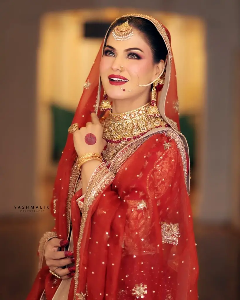 Veena Malik's Overacting Annoys Public