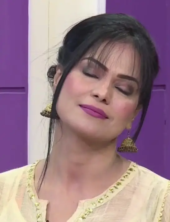 Veena Malik's Overacting Annoys Public