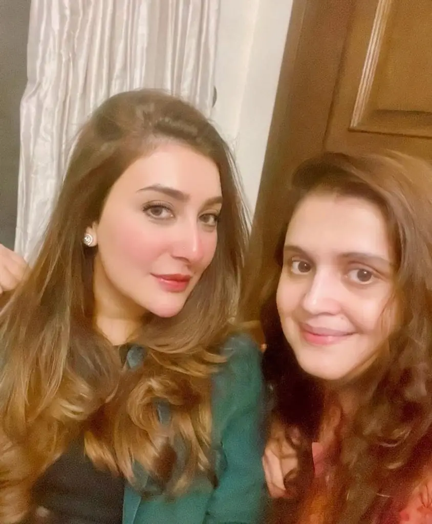 Aisha Khan New Pictures with Friends